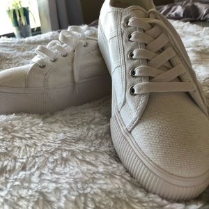 NWOT Steve Madden Platforms